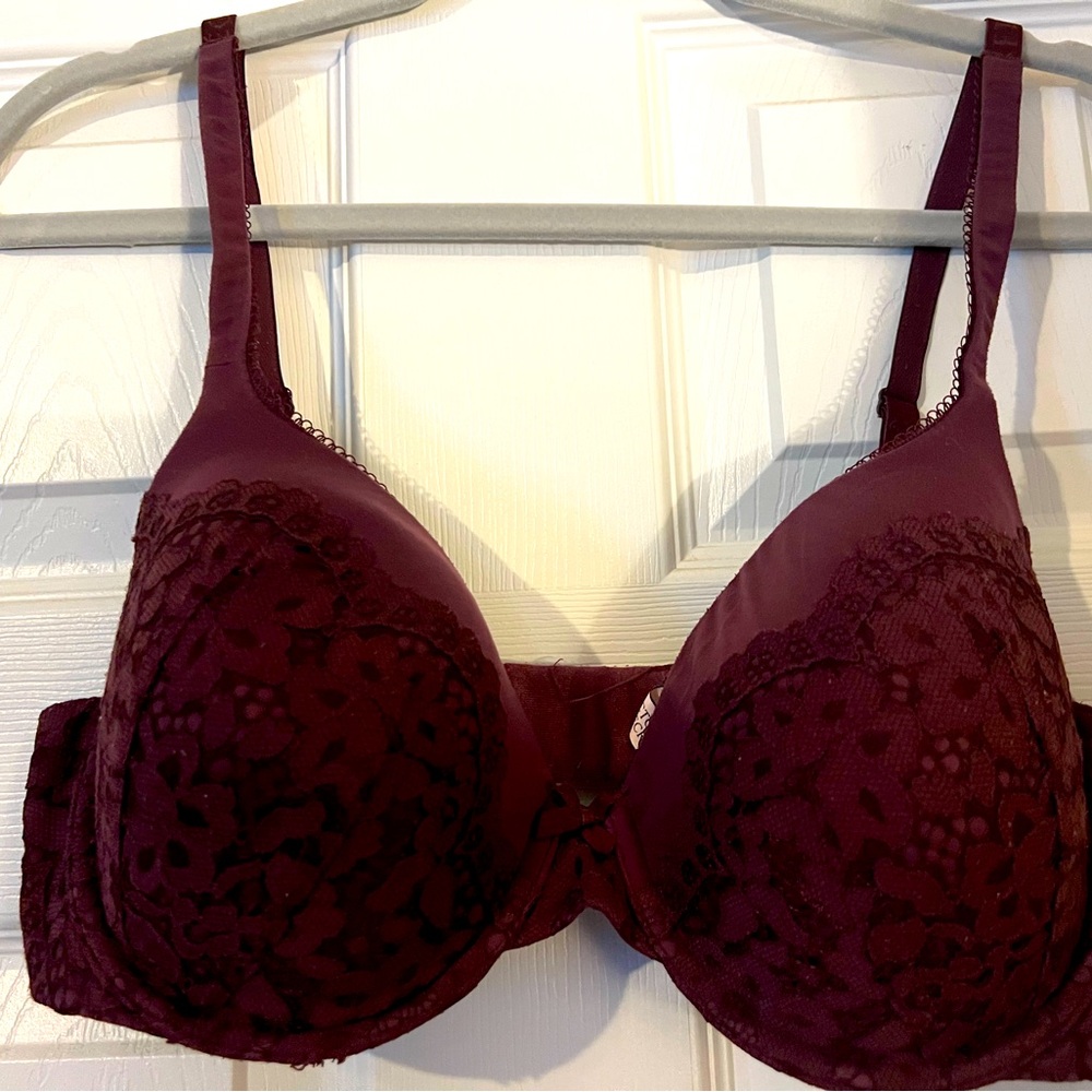 Body by Victoria maroon bra with lace detail! EUC, size 36D